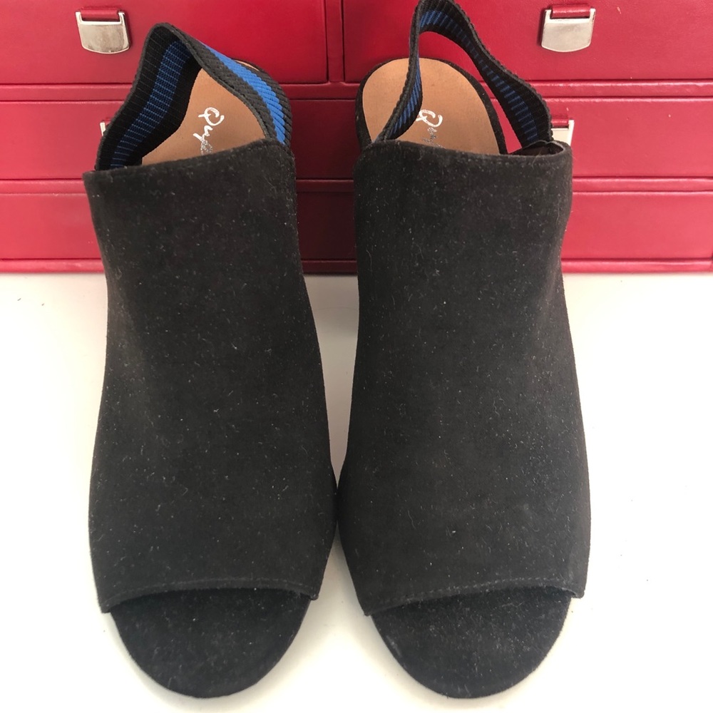 Worn once black pumps